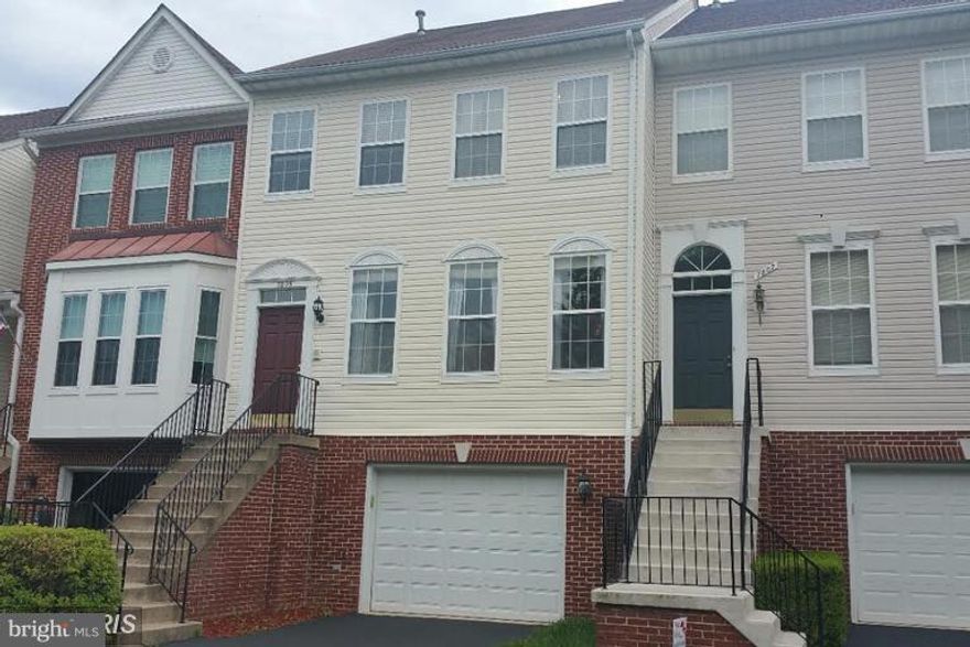 3 Lvl Townhouse. One car Garage. Stainless Appliance, Granite Counter top, Backplash. Great Master suit, Vaulted ceilings, Walk in closet. Hardwood floor. Family Room.