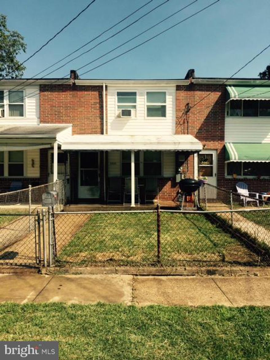 This home won't last. Great price, Great potential and a Great home that has been well maintained waiting for its next owners. This 3 bd, 1 bath, W/ living room & eat in kitchen offers affordable living that's convenient to local schools, shopping and great for any local and distance commuters. This seller is excited to leave its newest owners a great home with great comfort & confidence.