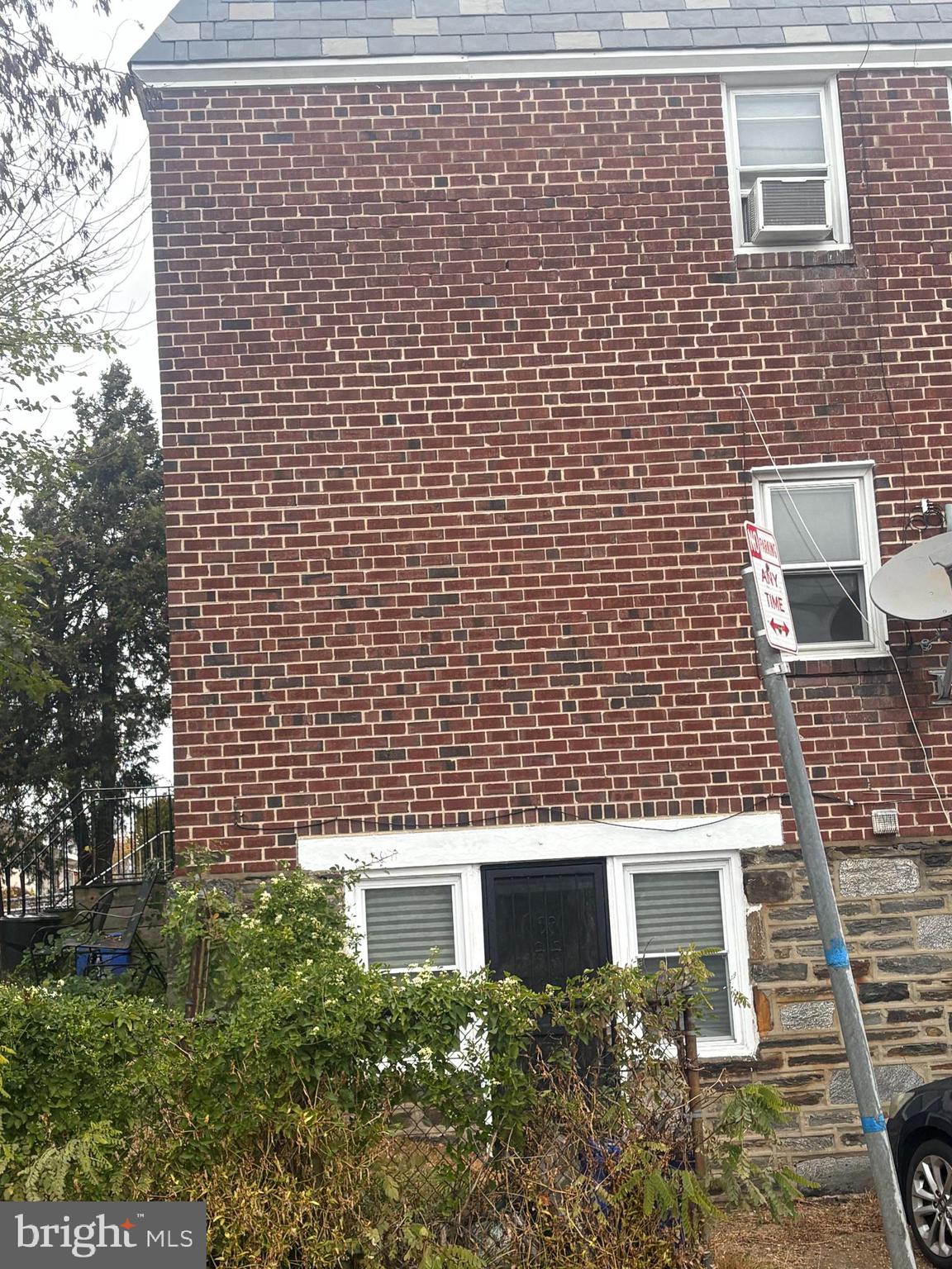 5901 N HUTCHINSON STREET