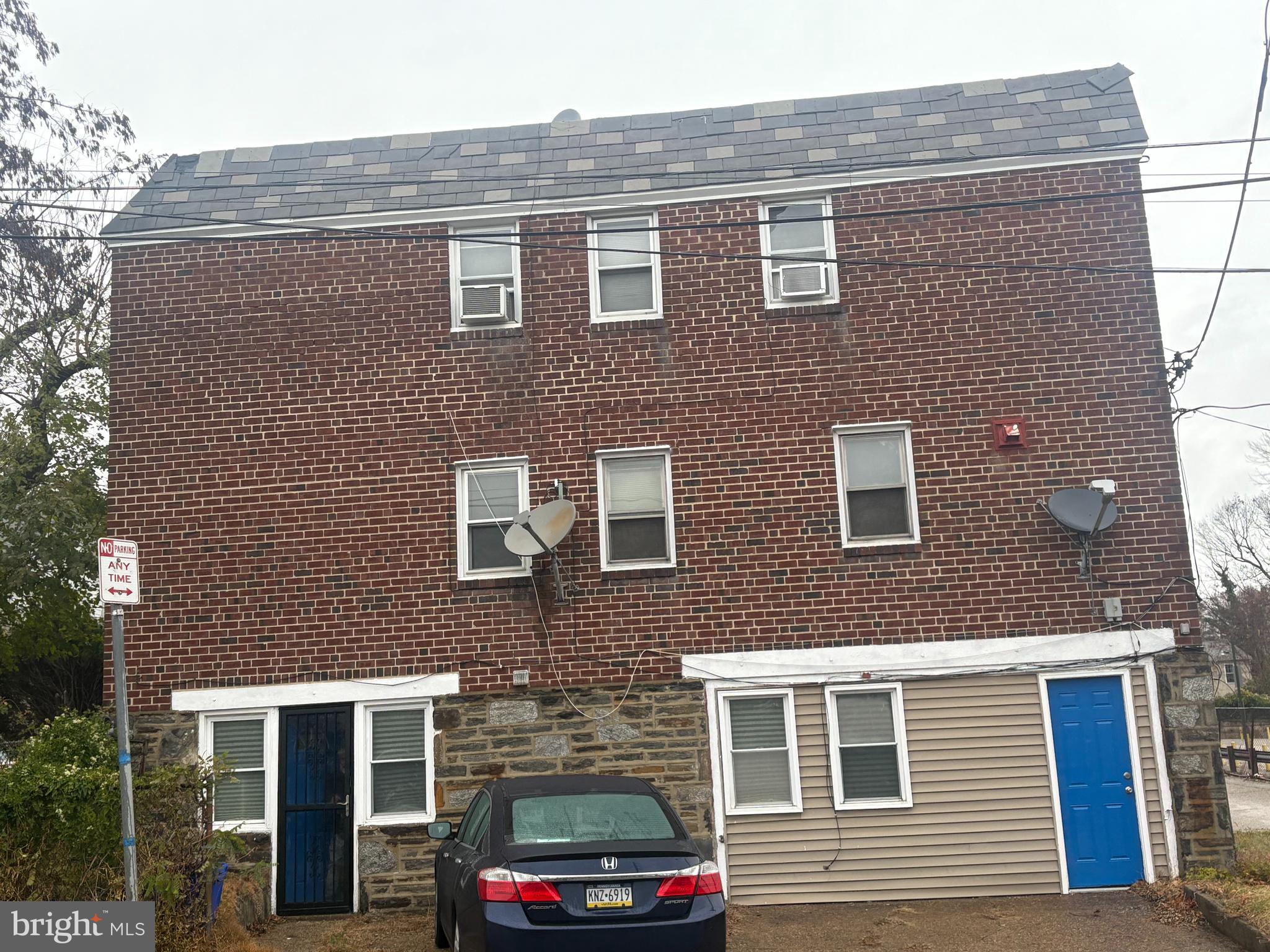 5901 N HUTCHINSON STREET