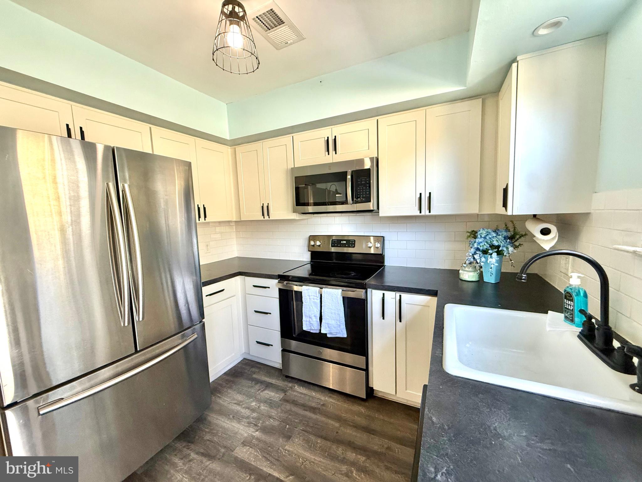 CEDAR GROVE ESTS - Residential