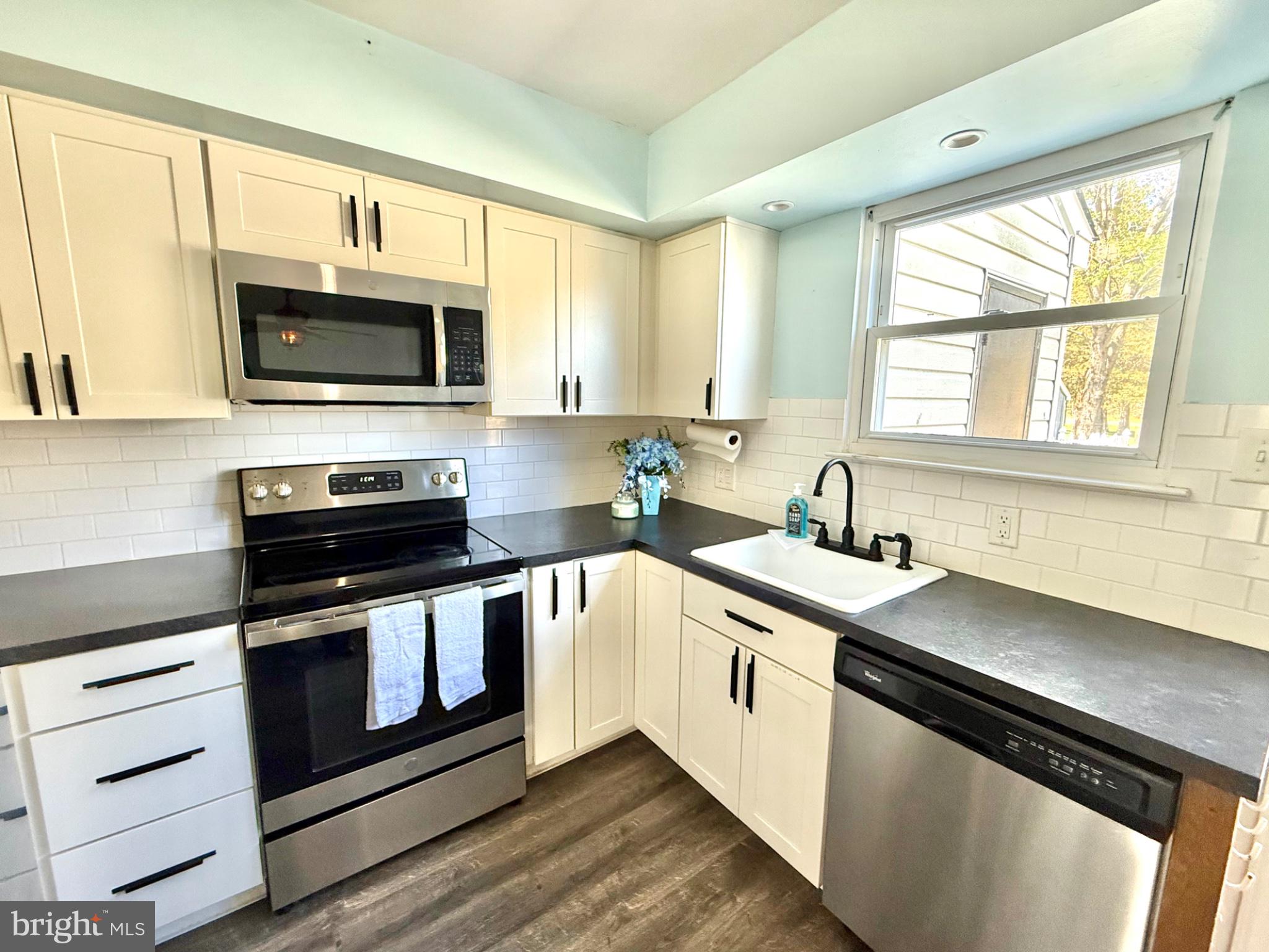 CEDAR GROVE ESTS - Residential