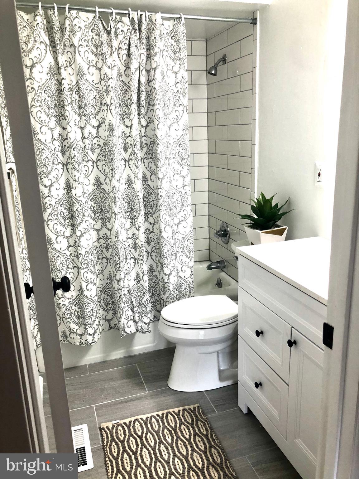 VILLAGES AT HOMELAND - Residential