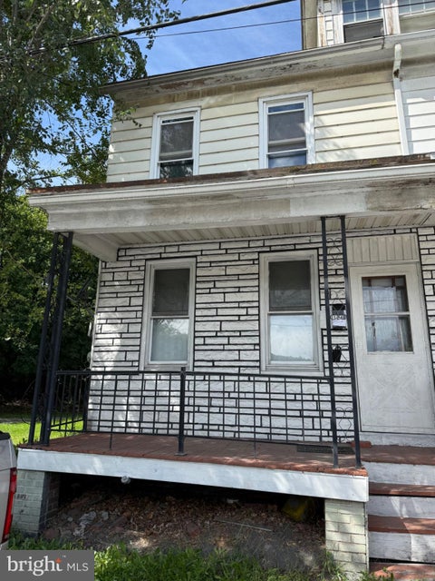 Townhouse For Sale - 124 Valley St<br/> NEW PHILADELPHIA, PA 17959
