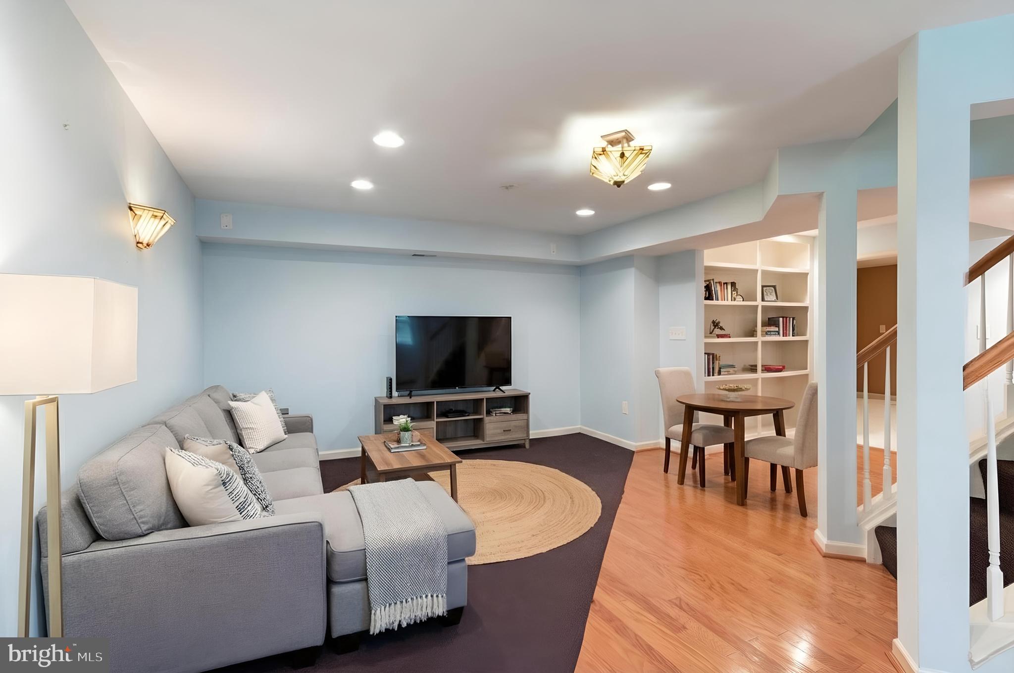 SEVEN LAKES - Residential