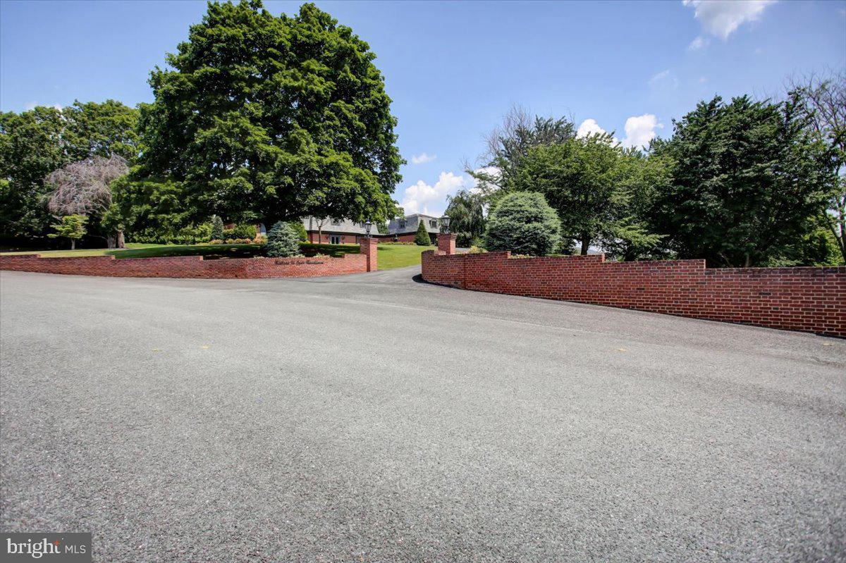 MEADOWBROOK - Residential