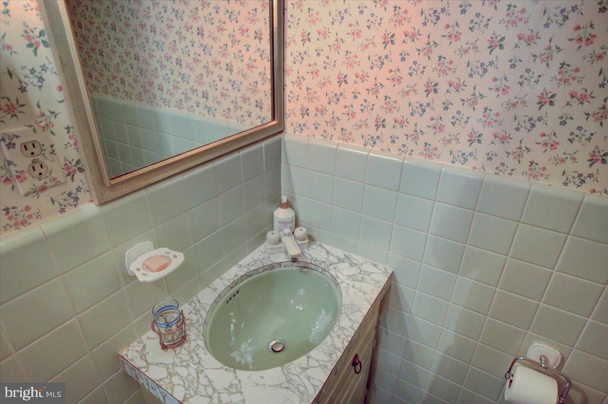 MEADOWBROOK - Residential