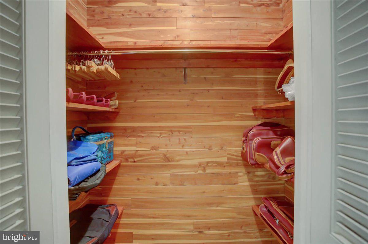 MEADOWBROOK - Residential