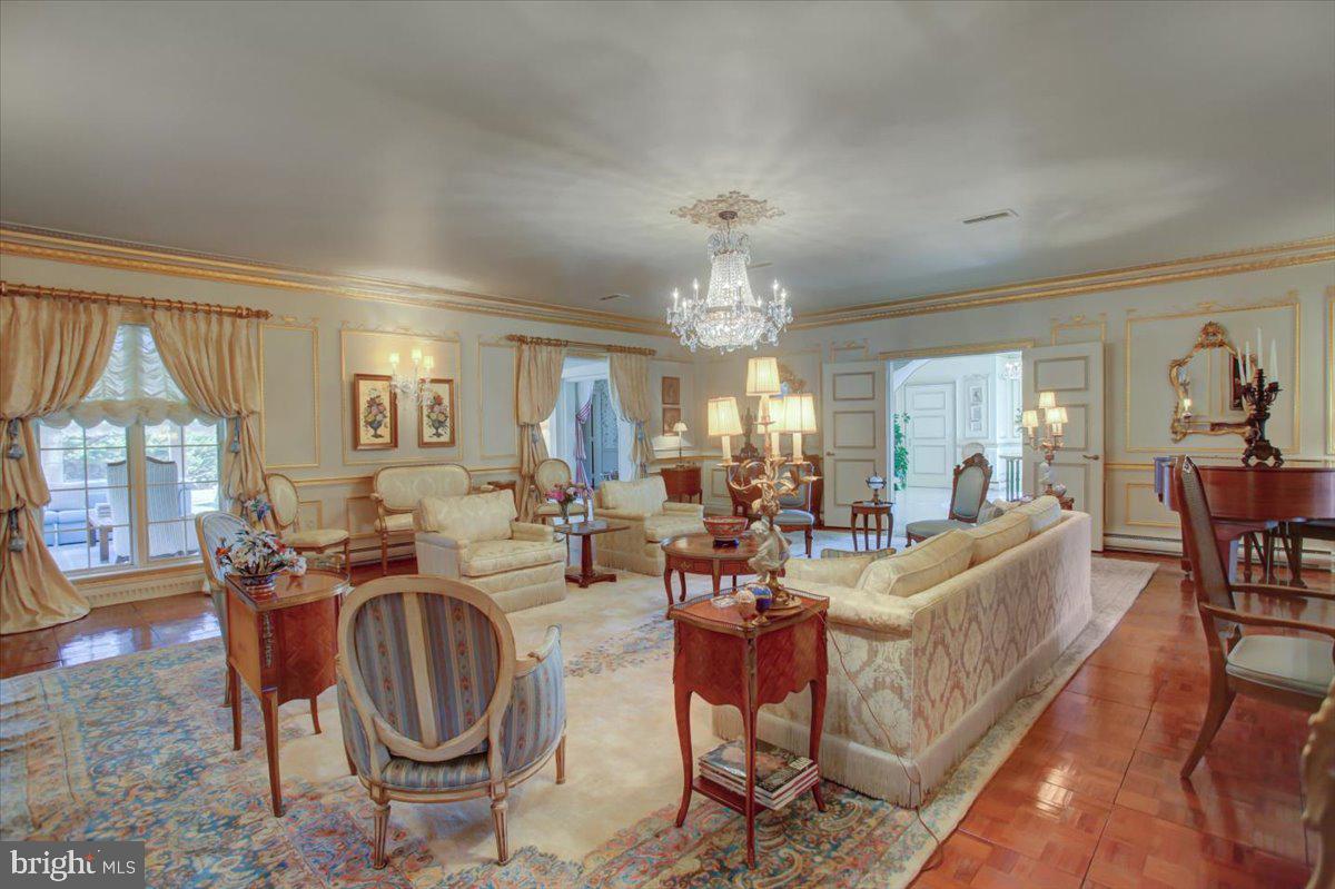 MEADOWBROOK - Residential