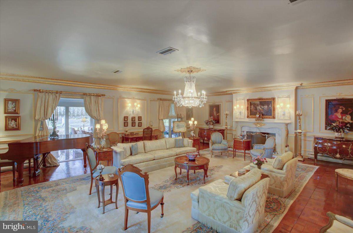 MEADOWBROOK - Residential