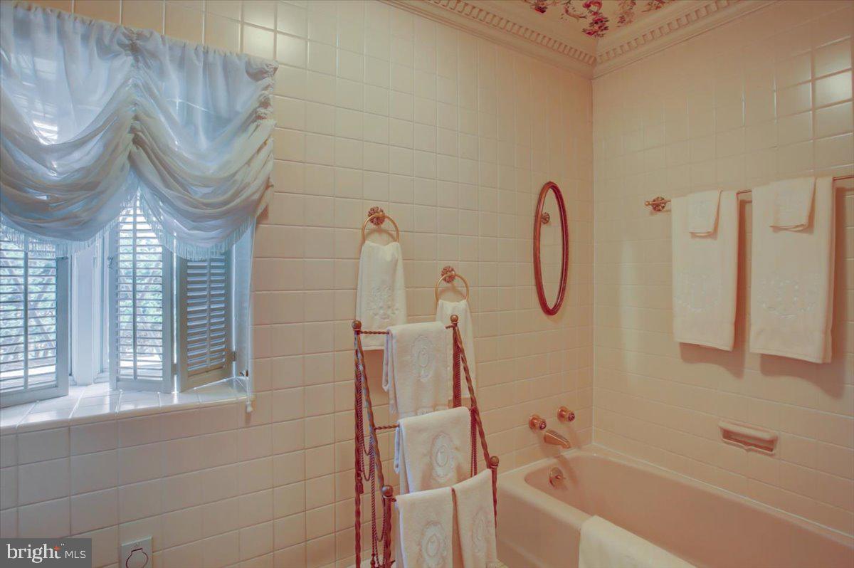 MEADOWBROOK - Residential