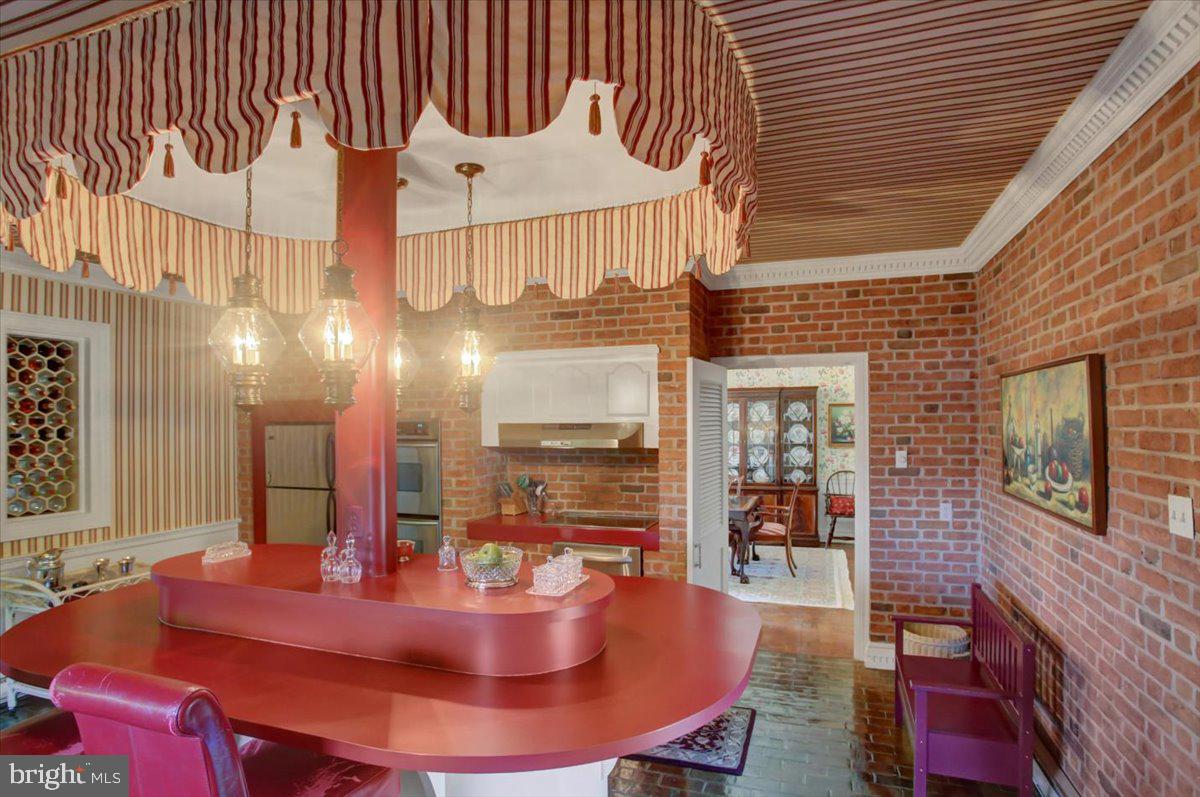 MEADOWBROOK - Residential