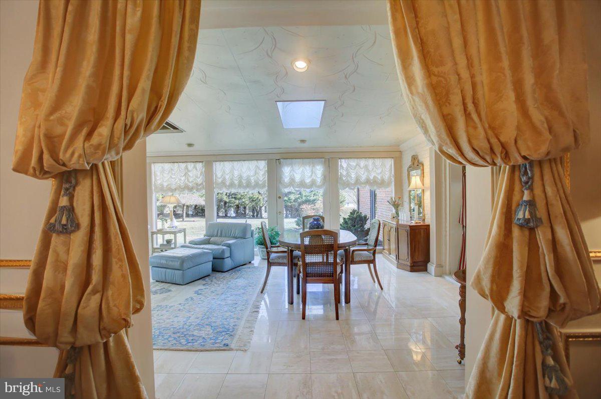 MEADOWBROOK - Residential