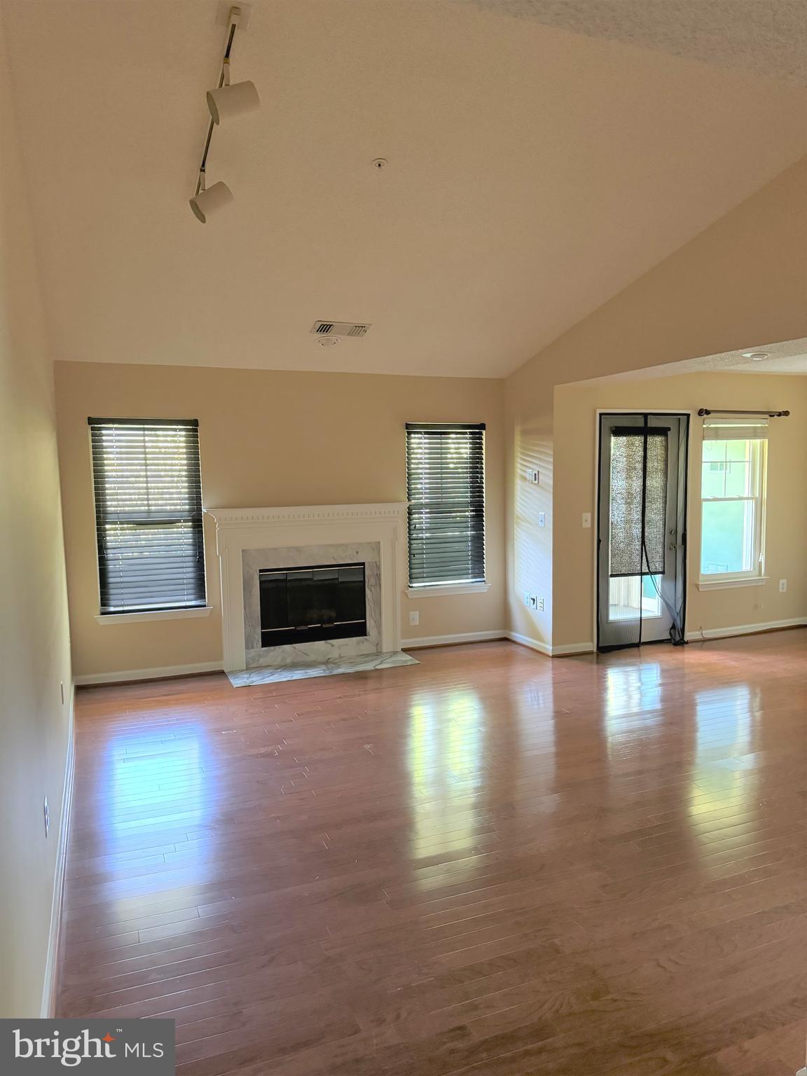 OAK PARK CONDO - Residential