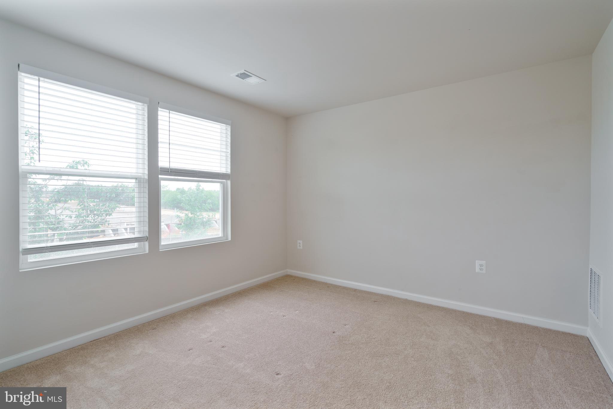 PRESIDENTS POINTE - Residential