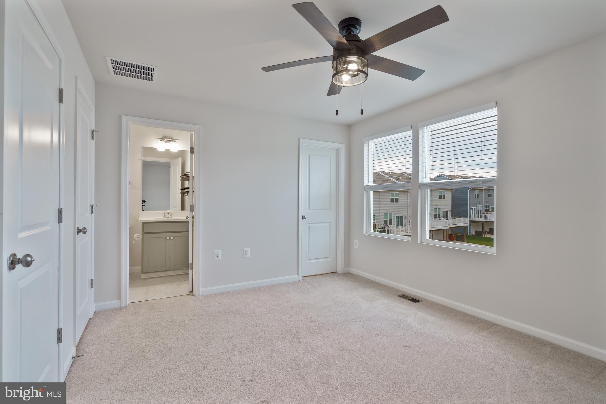 PRESIDENTS POINTE - Residential