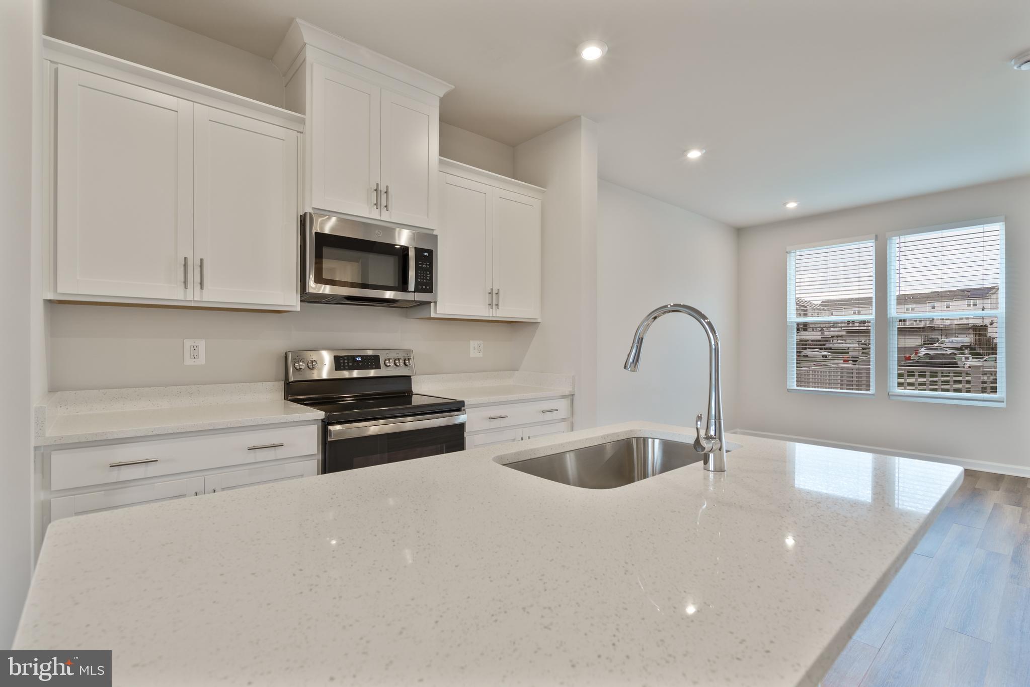 PRESIDENTS POINTE - Residential