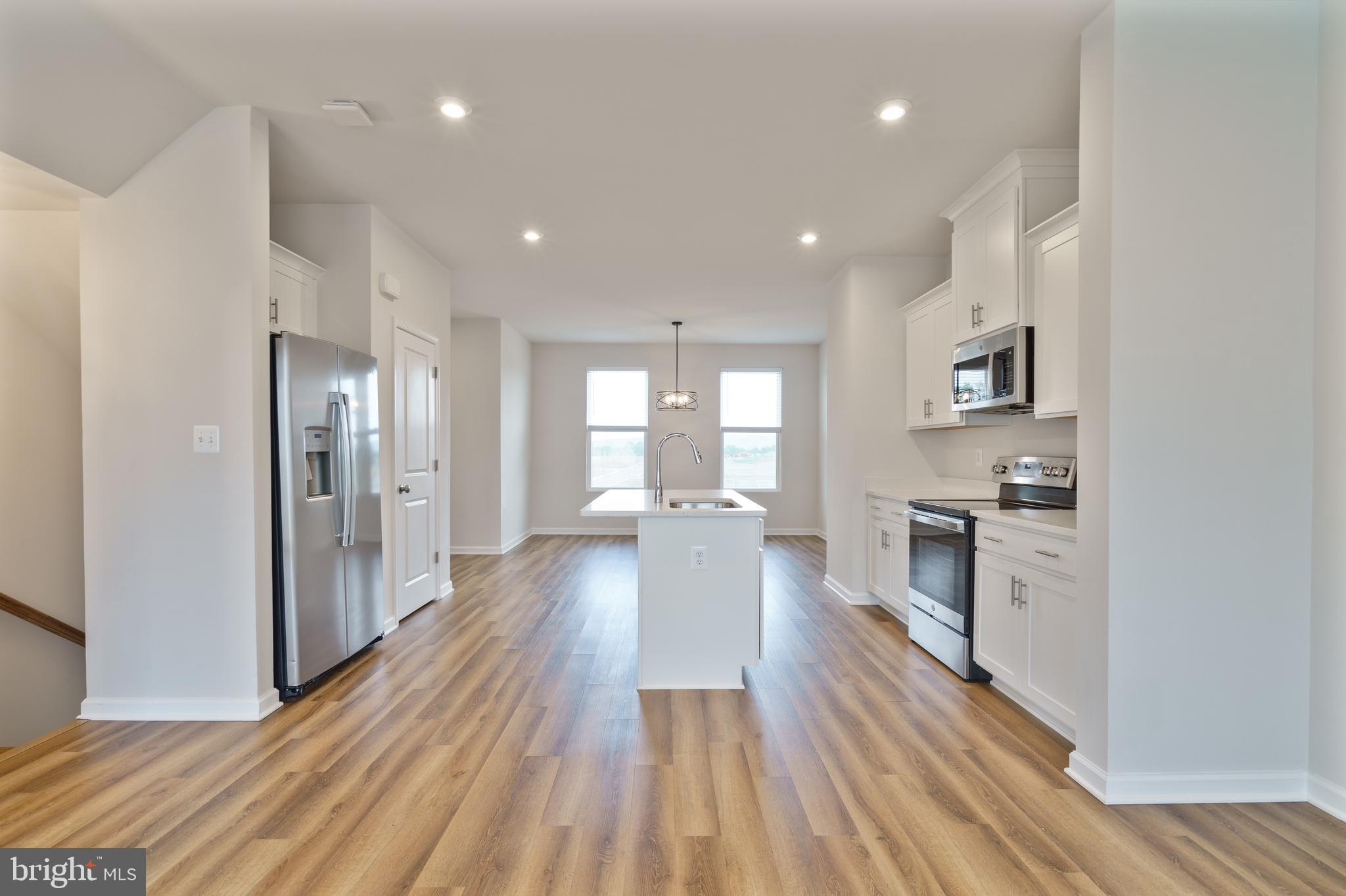 PRESIDENTS POINTE - Residential