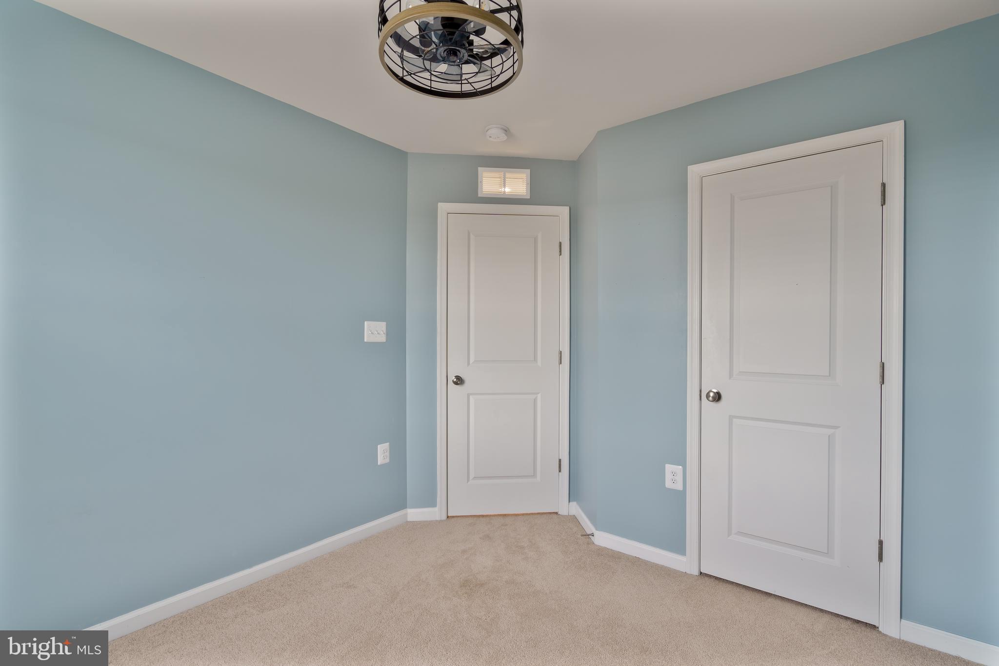 PRESIDENTS POINTE - Residential