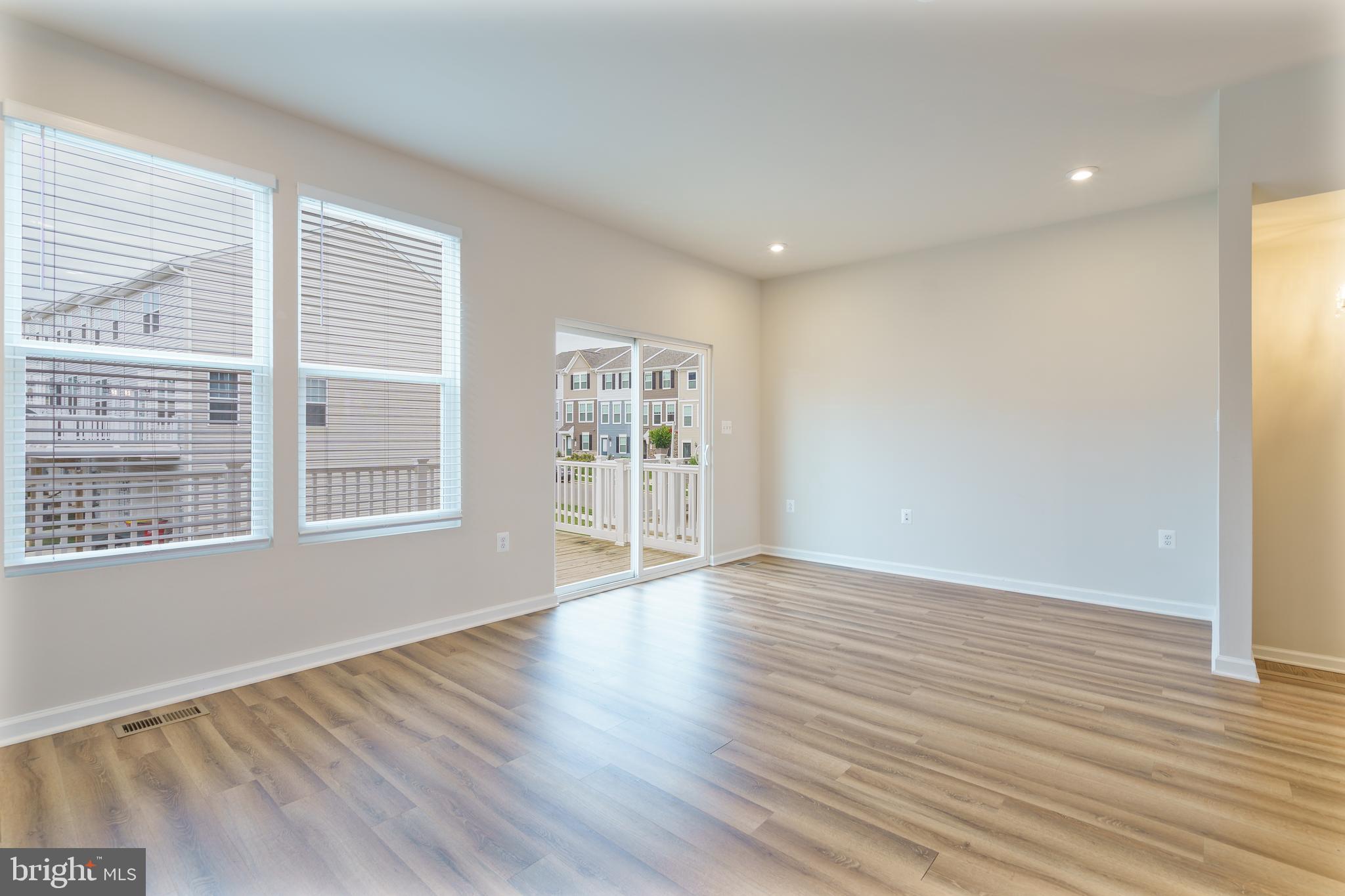 PRESIDENTS POINTE - Residential