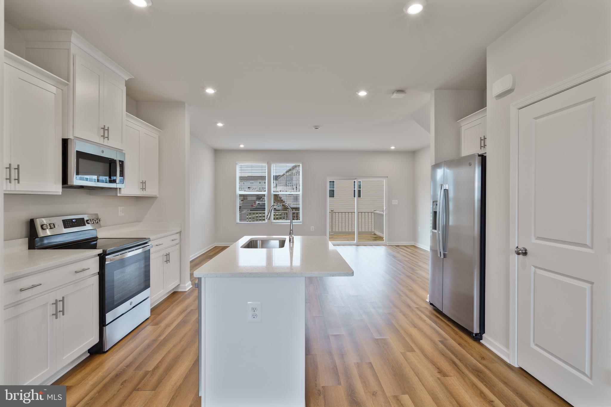 PRESIDENTS POINTE - Residential