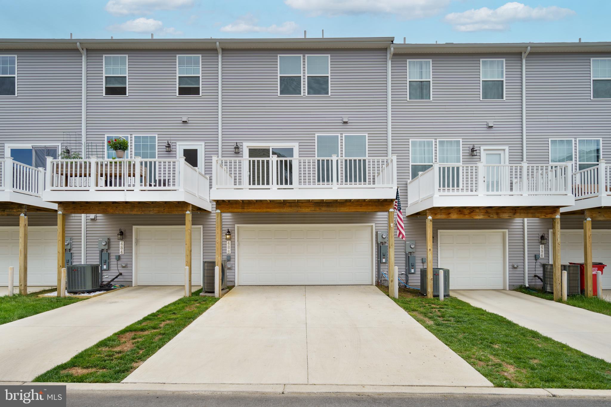 PRESIDENTS POINTE - Residential