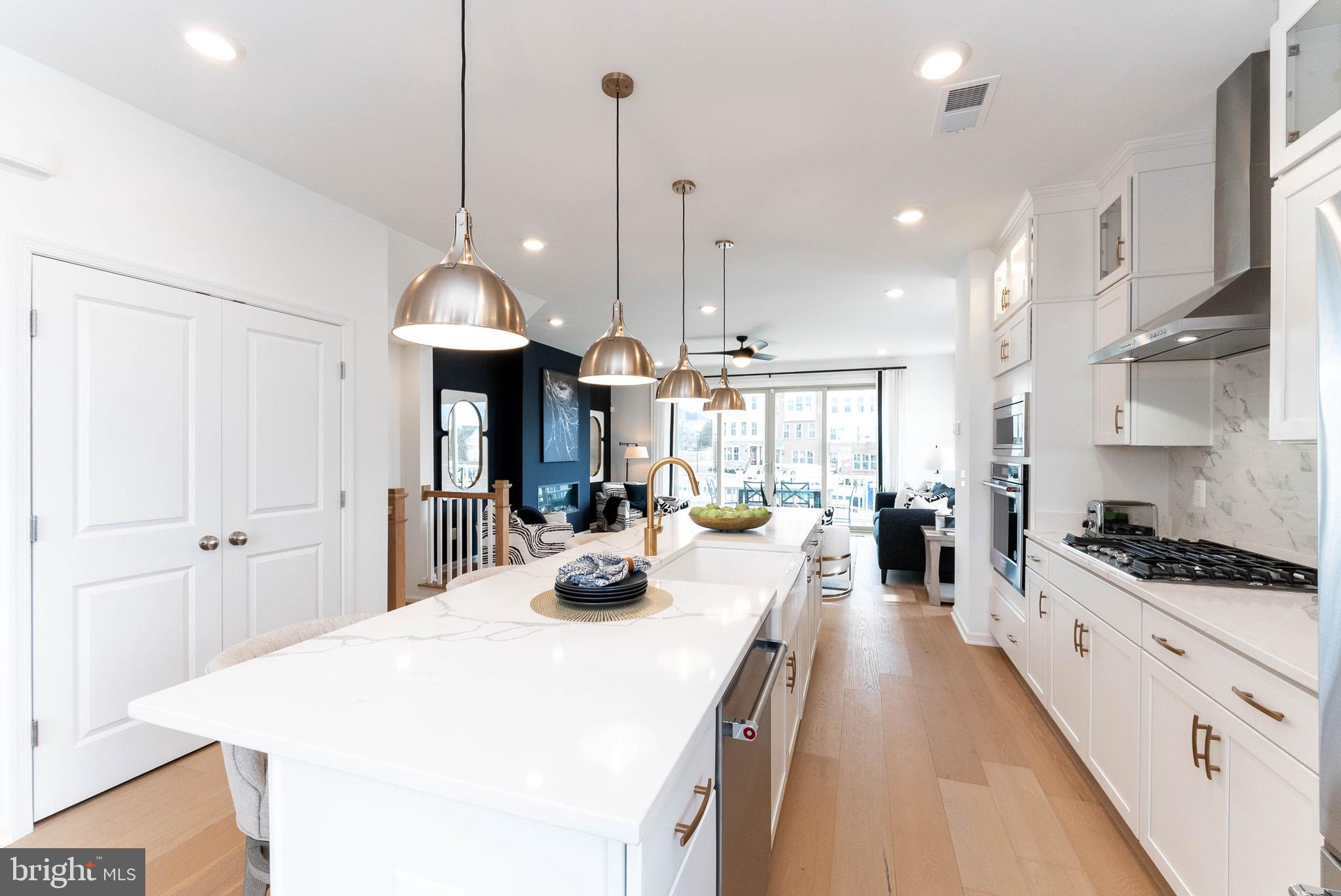 POTOMAC STATION MARKETPLACE - Residential