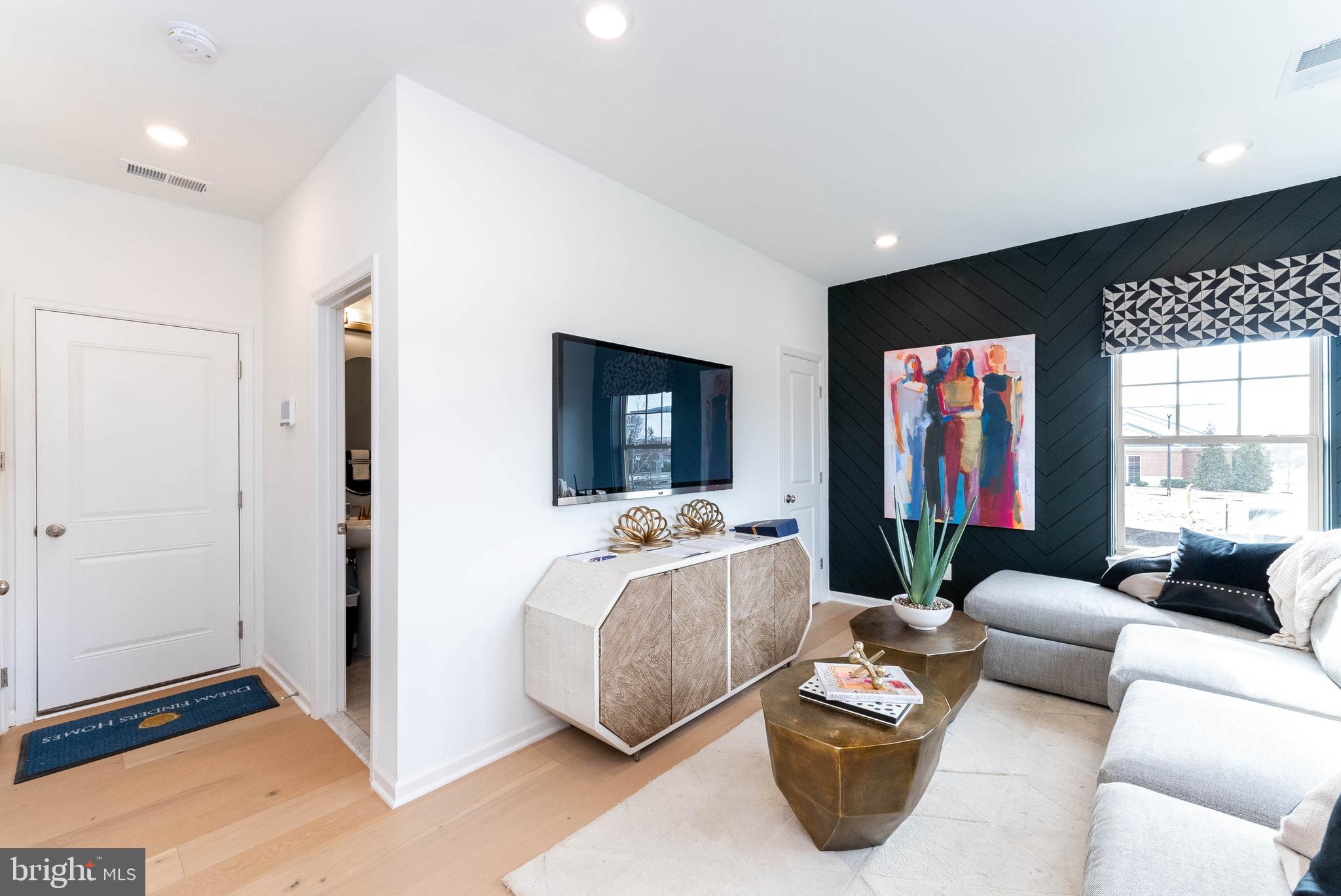 POTOMAC STATION MARKETPLACE - Residential