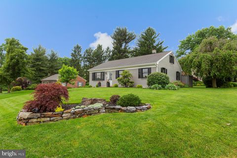 Photo of 2848 Kissel Hill Rd, LITITZ, PA 17543 (MLS # PALA2088530)