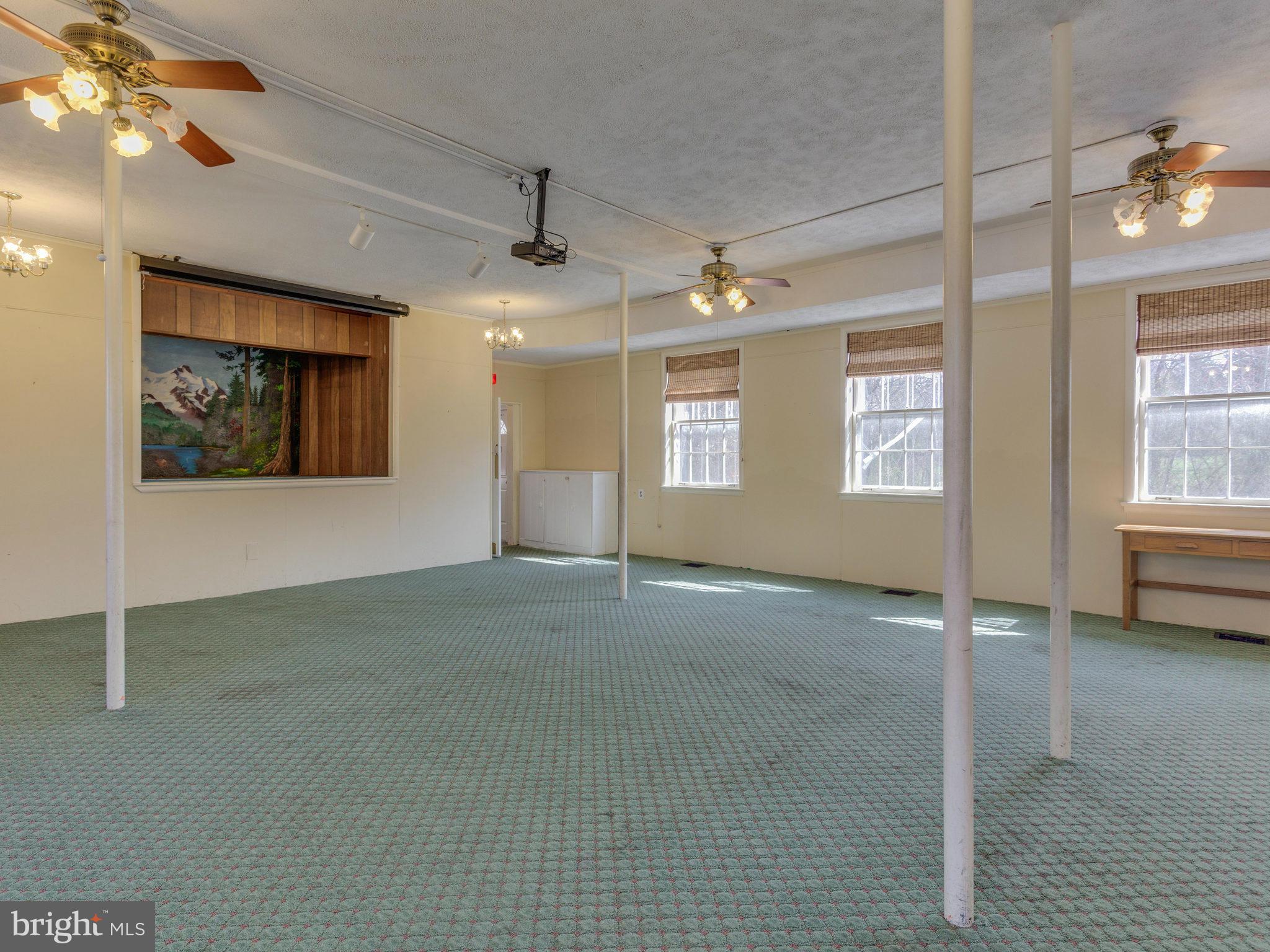 SUNNY HILLS - Commercial Sale