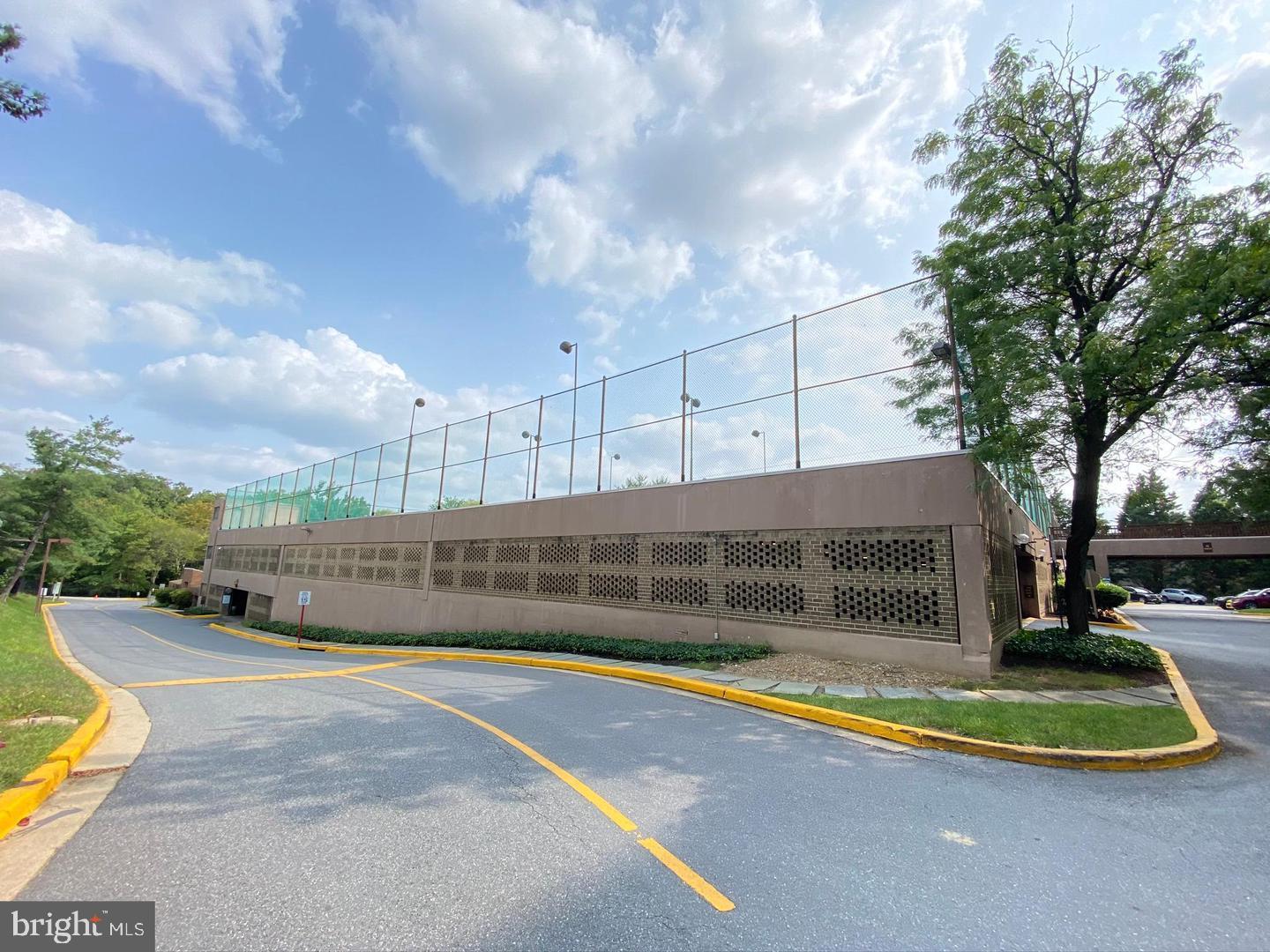 RACQUET CLUB - Residential