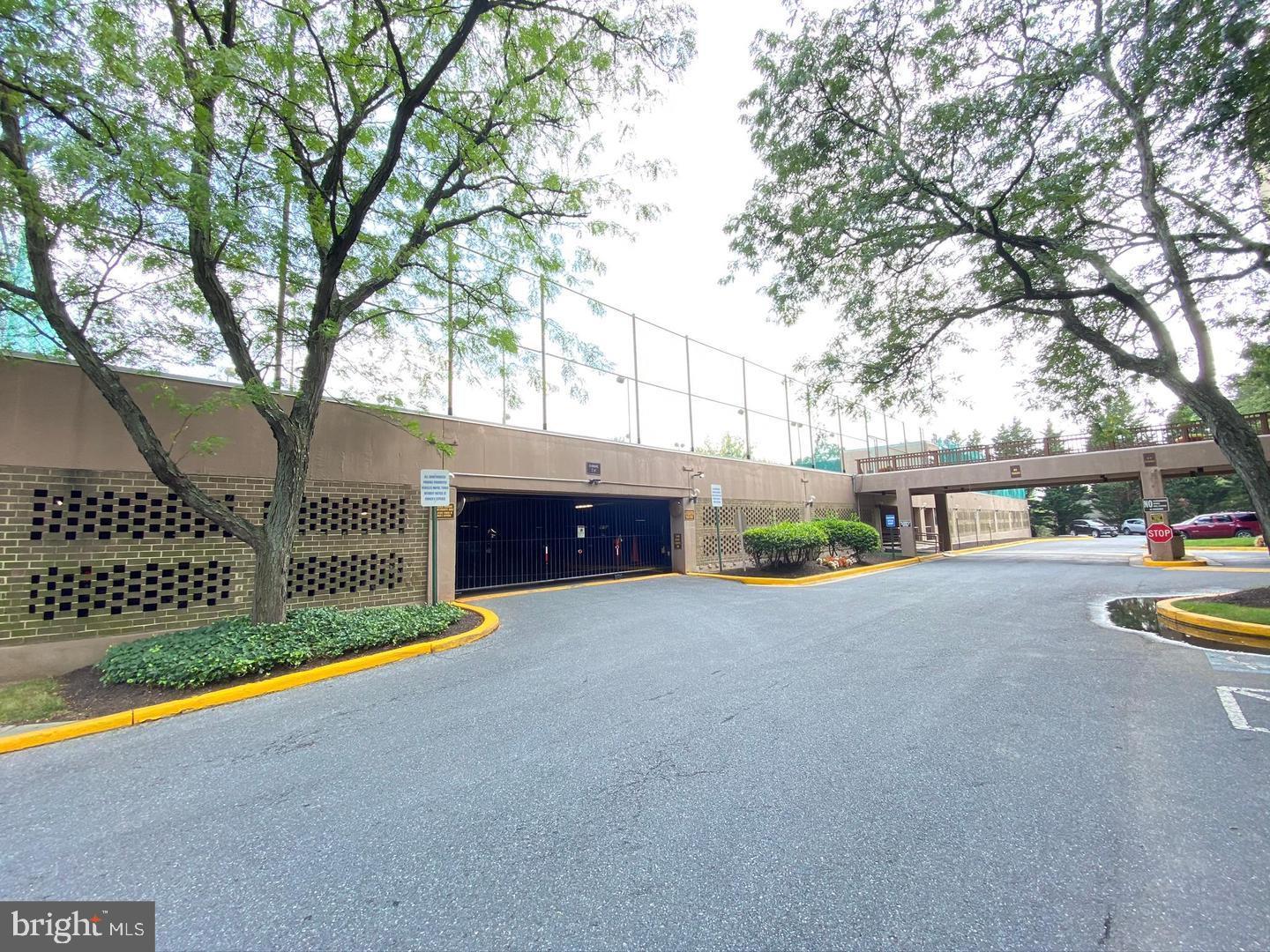 RACQUET CLUB - Residential