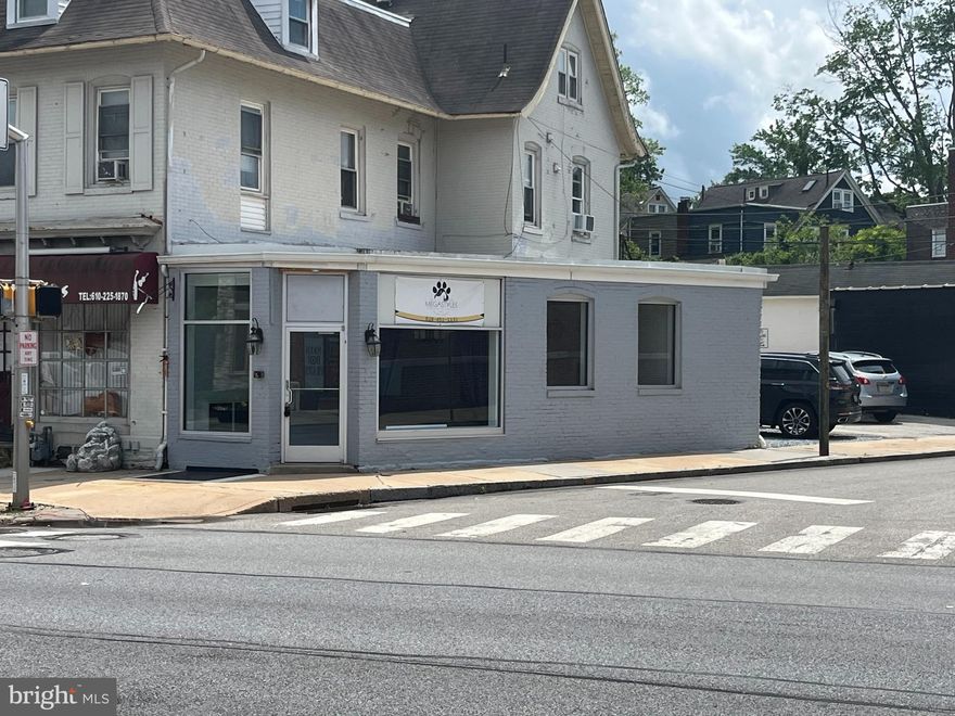High visabilty corner location in downtown Bryn Mawr. Ideal for Retail or Office. (across from Kelly's & Anue) One floor of 1100 s/f +/- Large windows and exposure to corner. Front display/retail area with high ceilings, bright middle large and back rooms w/ outside 2nd entrance, snaller back room (once used for cool storage) and a basement for storage(basement has a Bilco doors to back driveway) Good Foot Traffic. Street parking on Roberts and Public lot  1/2 block away. Windows recently replaced, entire inside painted. 2 parking spaces in rear, metered and 2hr parking on Roberts, and public parking lot 1/2 block away. 
Ideal spot for a small retail business or an office. Available immediately.