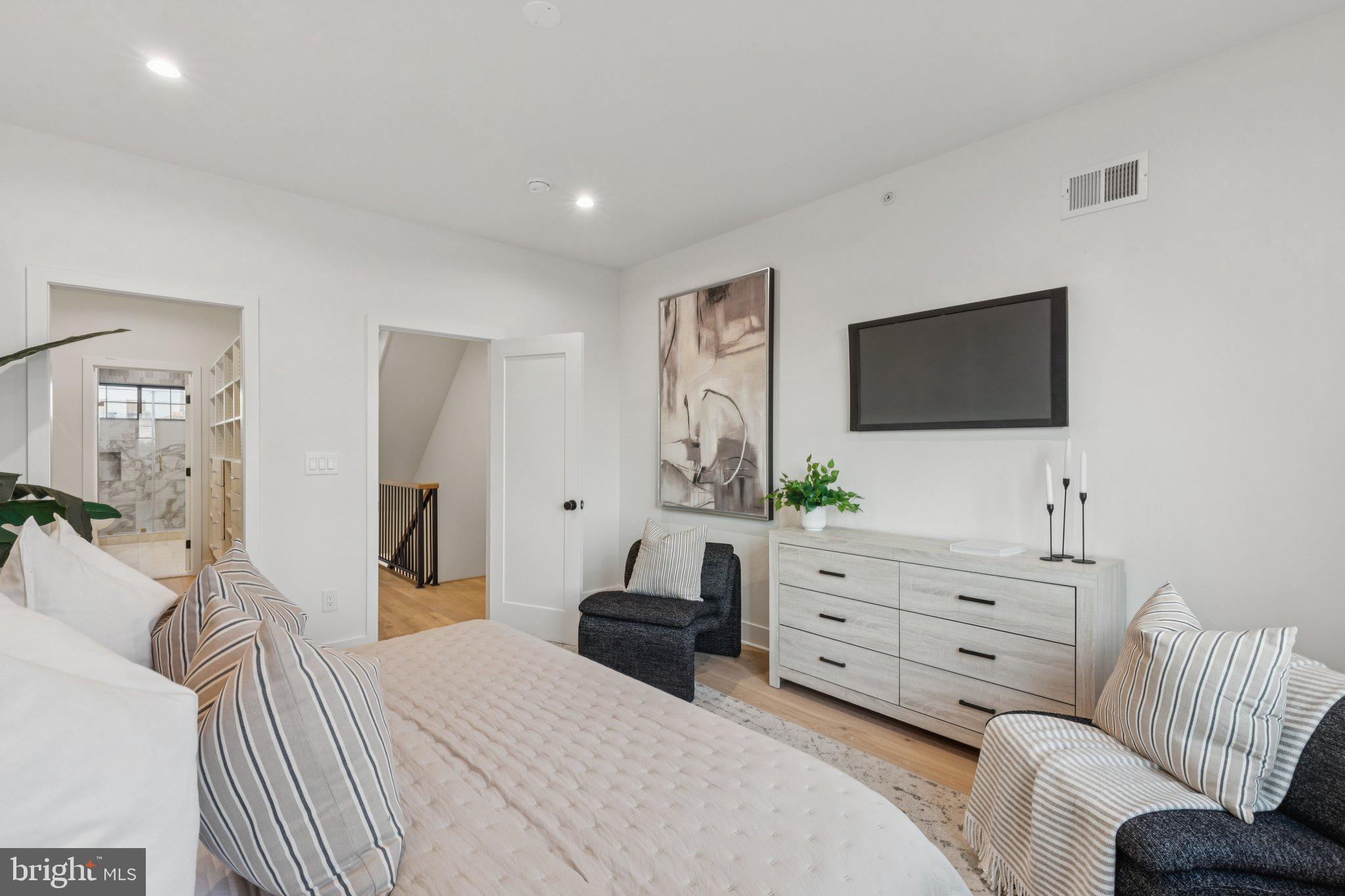 POINT BREEZE - Residential