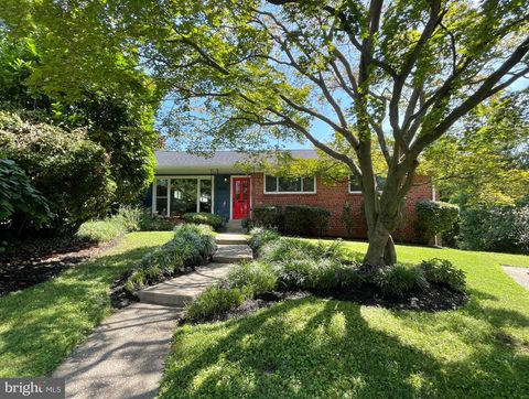 Photo of 8605 Farrell Court, CHEVY CHASE, MD 20815 (MLS # MDMC2191648)