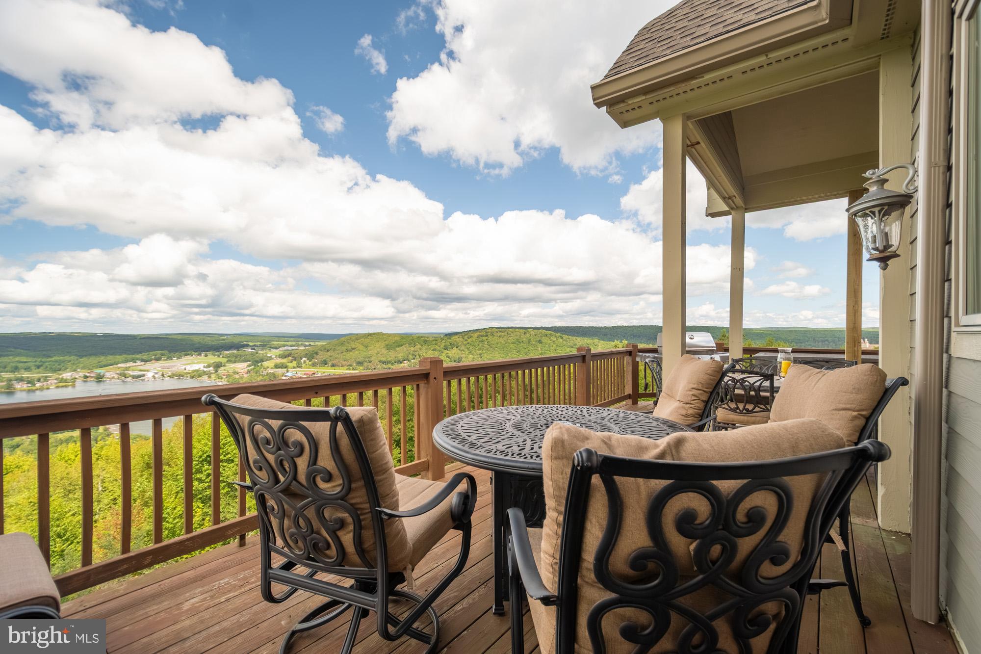 OVERLOOK VILLAS - Residential