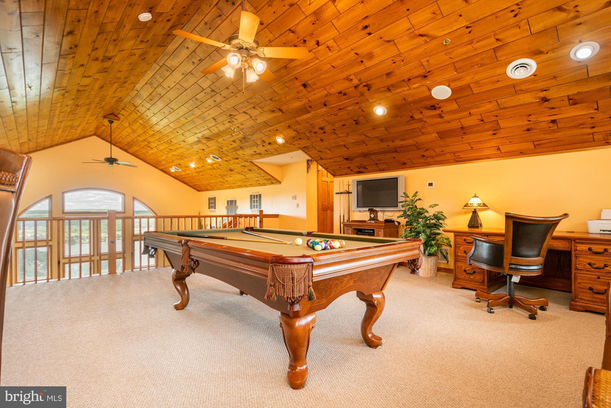 OVERLOOK VILLAS - Residential