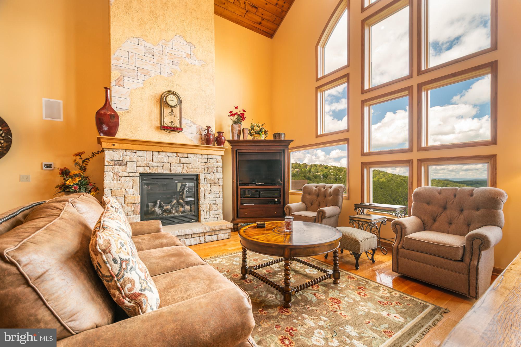 OVERLOOK VILLAS - Residential