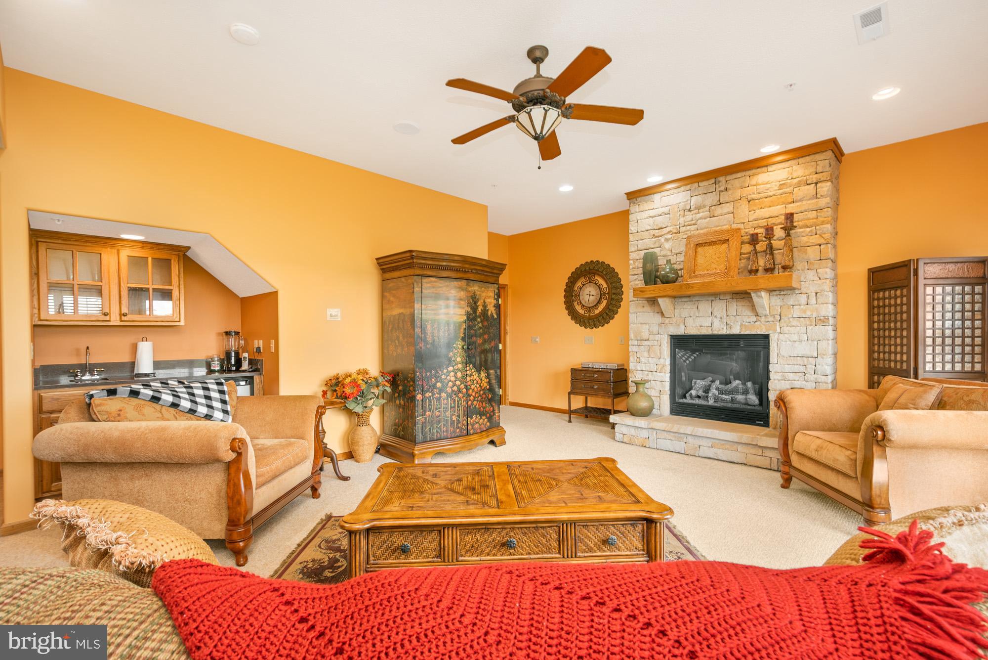 OVERLOOK VILLAS - Residential