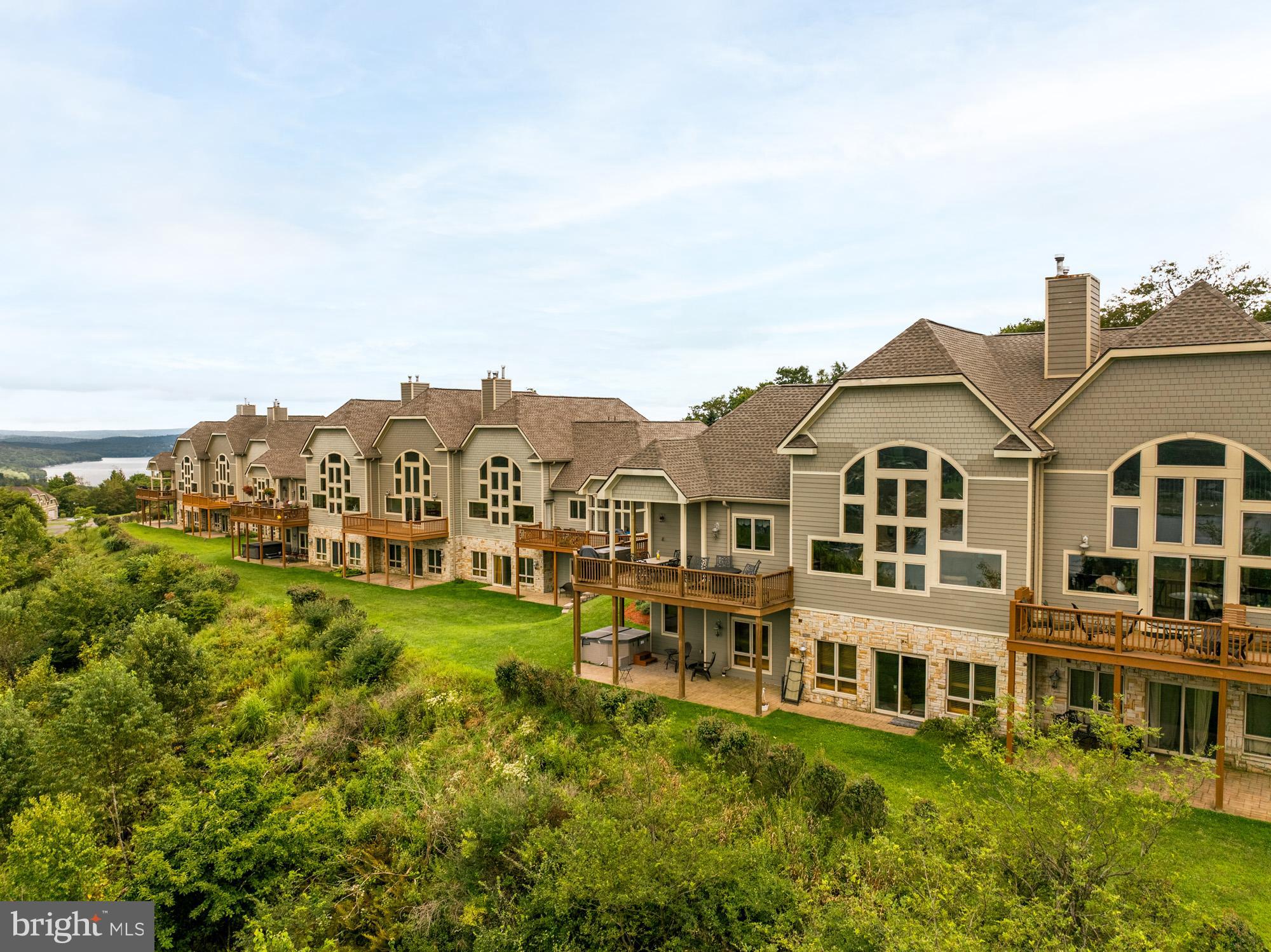 OVERLOOK VILLAS - Residential