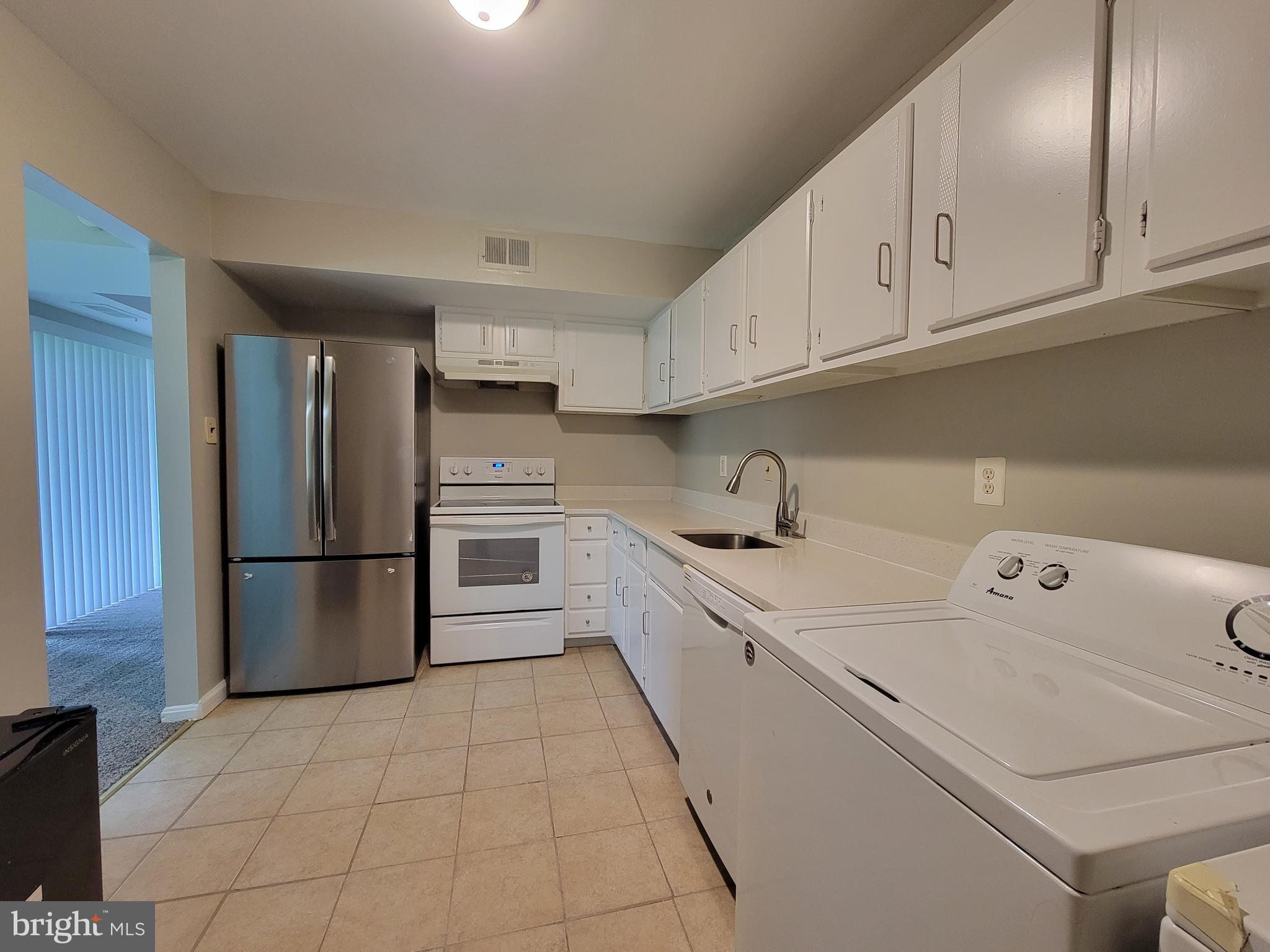 HAWTHORNE VILLAGE - Residential Lease