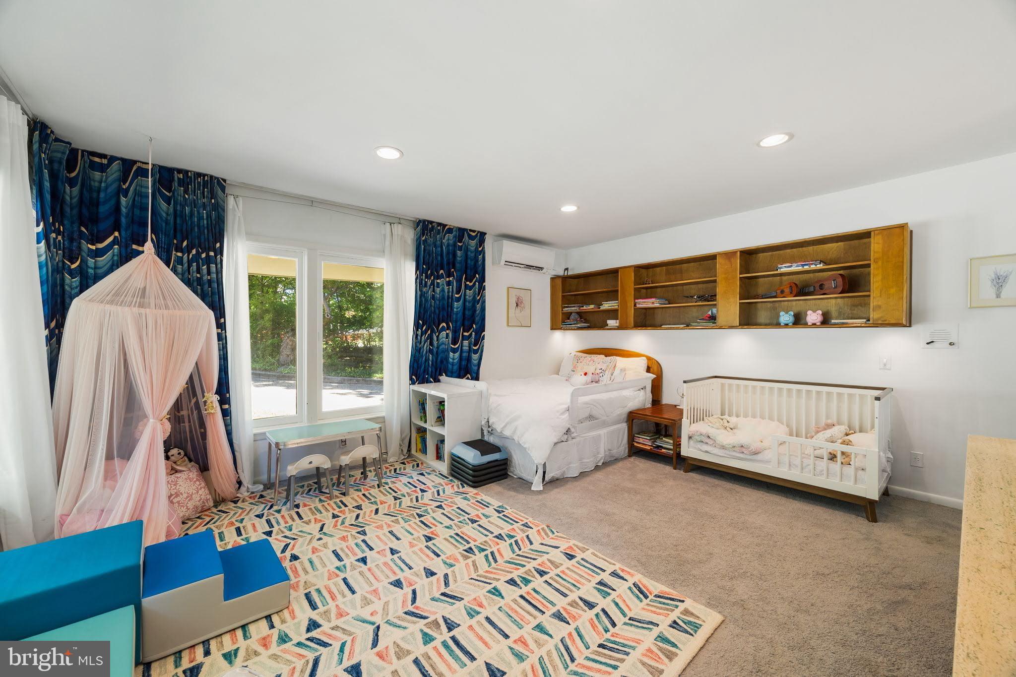 CURTIS HILLS - Residential