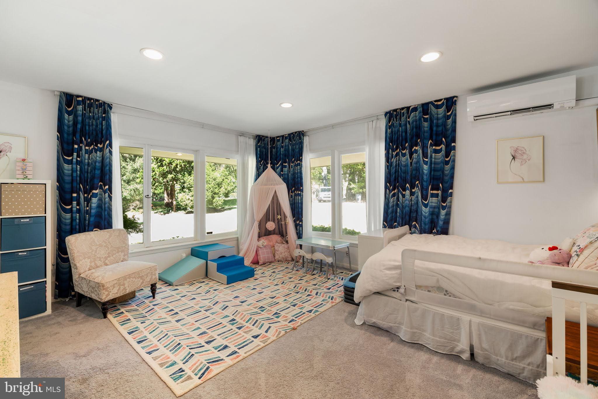 CURTIS HILLS - Residential