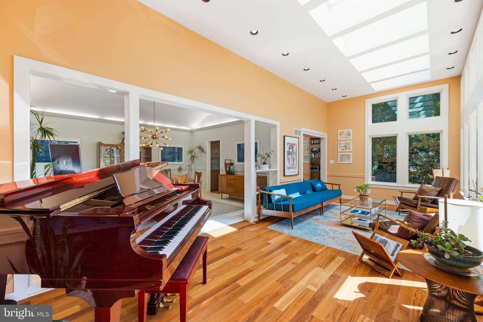 CURTIS HILLS - Residential