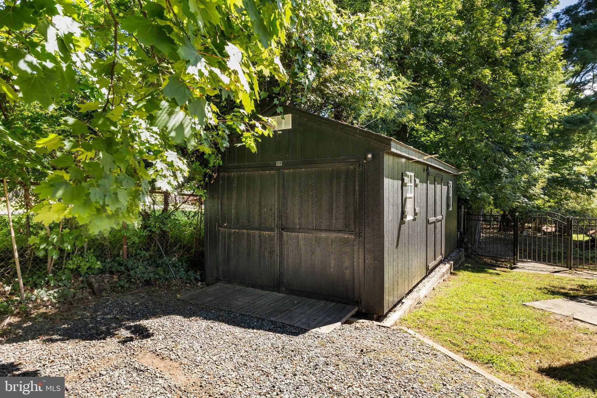 CURTIS HILLS - Residential