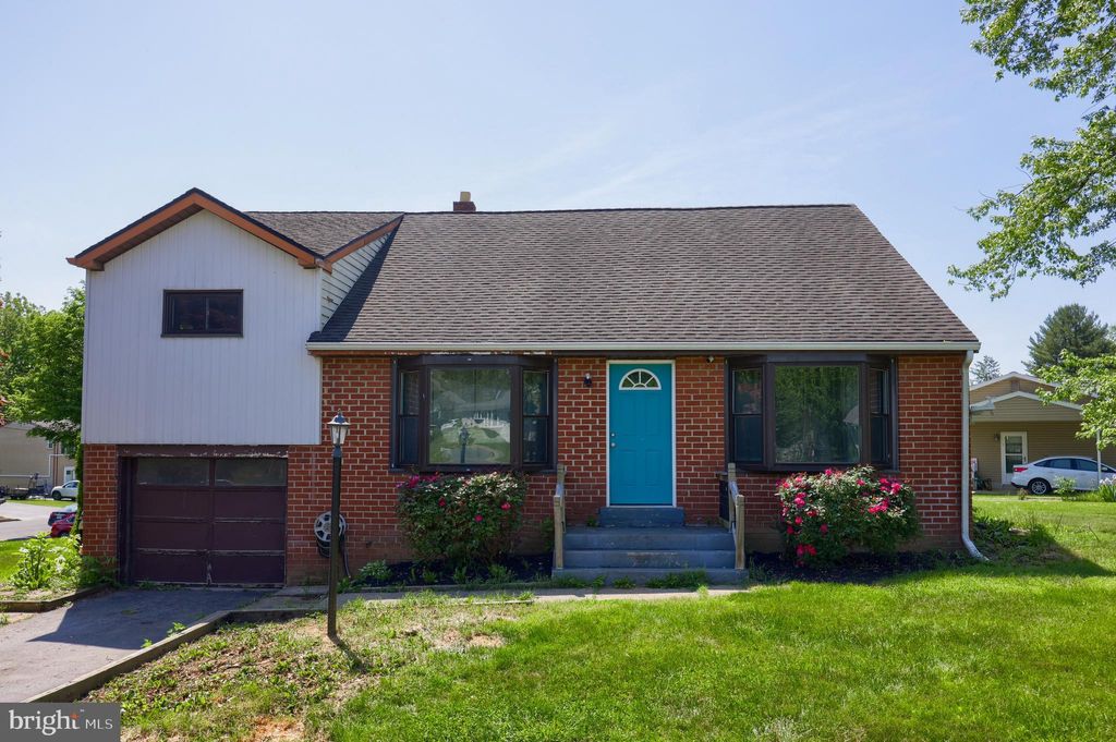 Photo of 2621 Pike Lane, Lancaster, PA 17603 (MLS # PALA2050762)