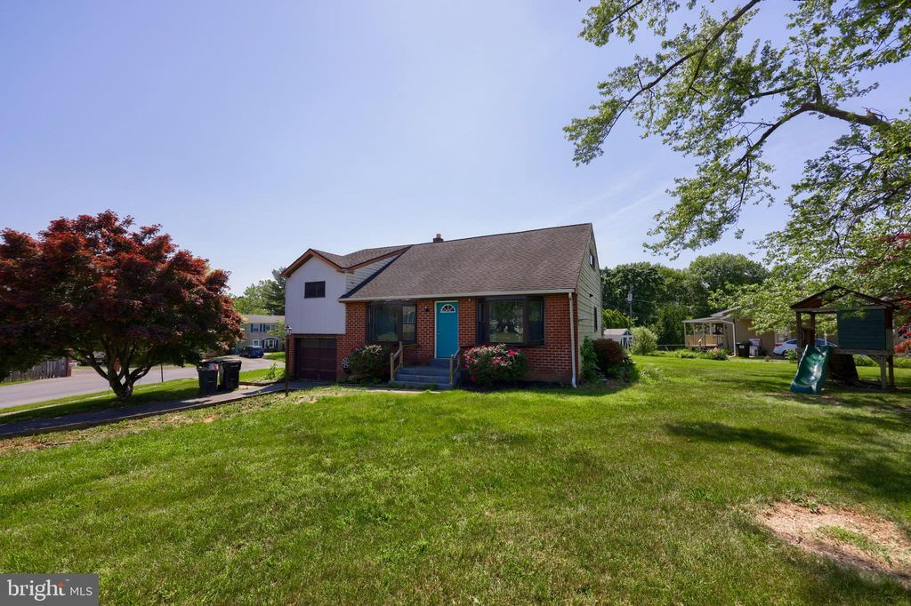 Photo of 2621 Pike Lane, Lancaster, PA 17603 (MLS # PALA2050762)