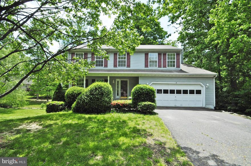 NICE COLONIAL LOCATED IN CUL DE SAC WITH A PARK-LIKE SETTING!  4BR/2.5BA WITH OVER 1900 FINISHED SQUARE FT.  SITUATED ON A 1/2 ACRE LOT!  WOOD BURNING FIREPLACE IN FAMILY ROOM.  GREAT FRONT PORCH!  NEWER HVAC SYSTEM.  MASTER BEDROOM LAUNDRY CHUTE!  CENTRAL VACUUM. FRESHLY PAINTED MAIN LEVEL.
