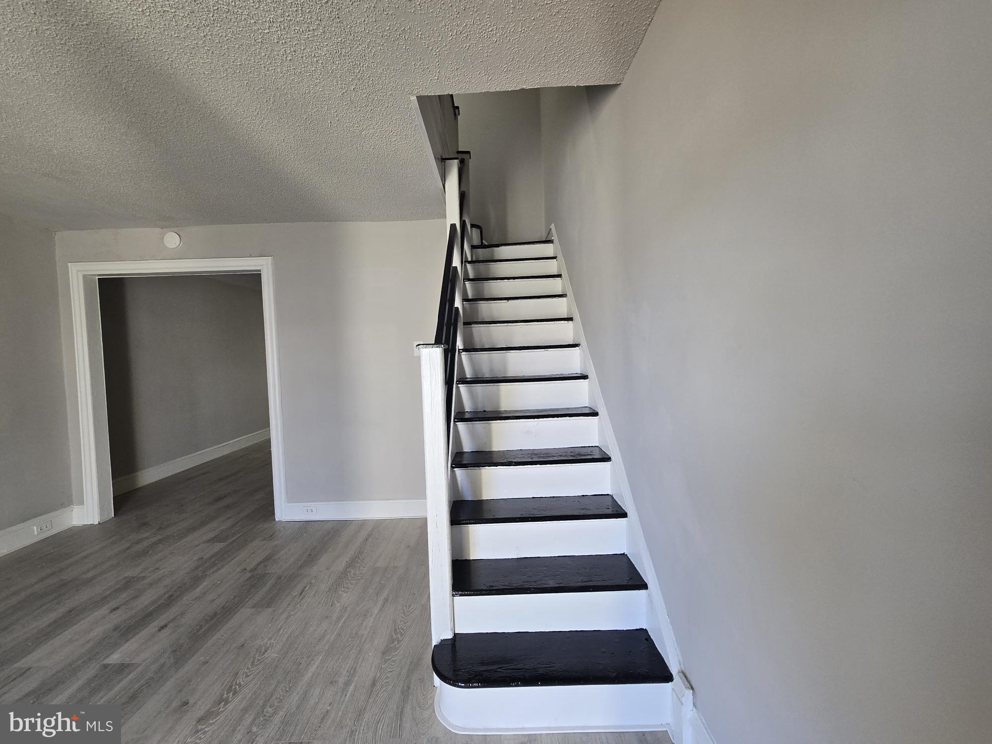 ELMWOOD PARK - Residential Lease