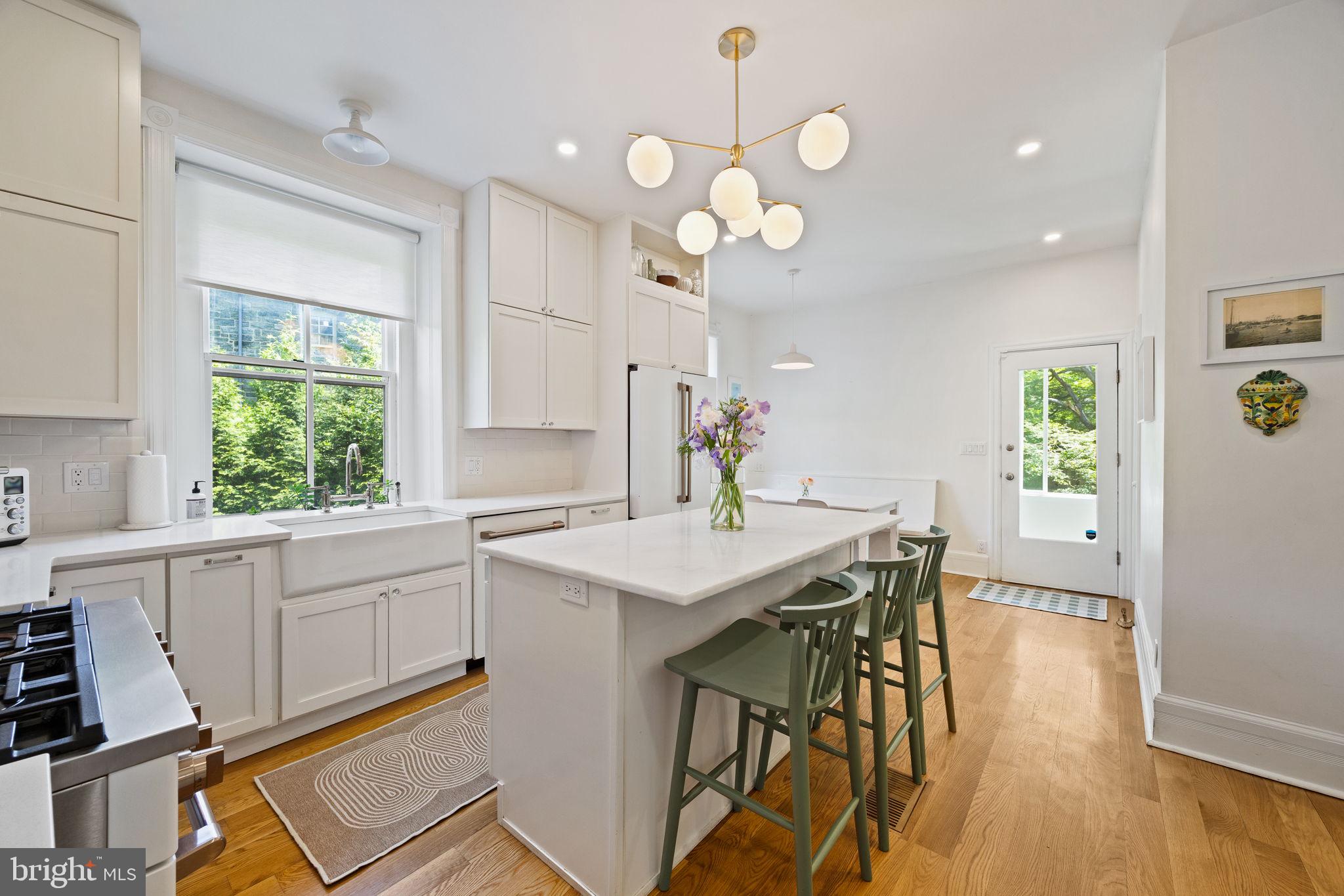 CHESTNUT HILL - Residential